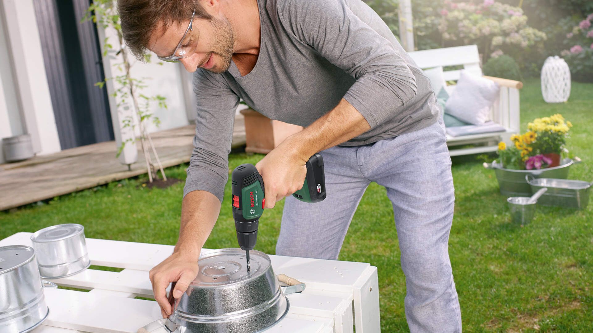 Bosch UniversalDrill 18 Akumulatorska bušilica odvrtač 2x 1.5Ah 06039D4002