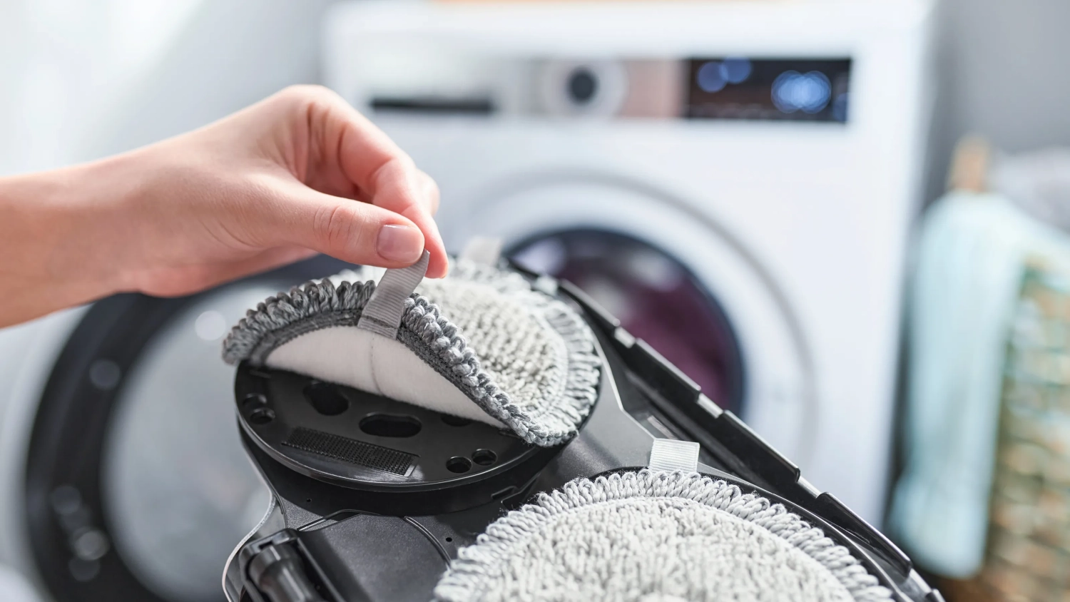 Bosch BCS712HYG5 Štapni usisivač 2u1 Akumulatorski 18V 3 nivoa snage, Beli