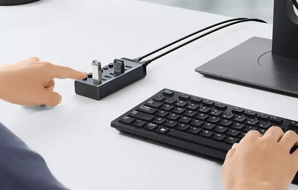 UGREEN CM481 USB Port Hub 73.0 Tip C DC 12V