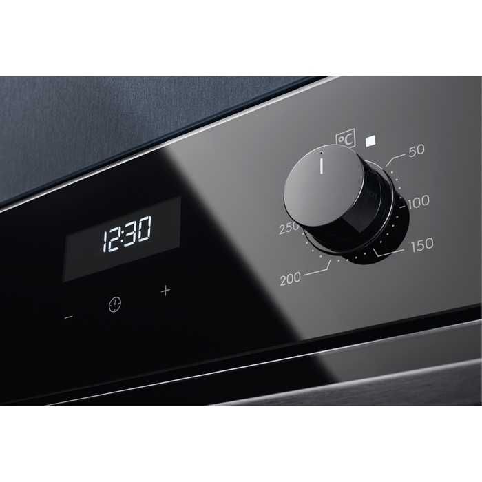 Electrolux EOF5C50BZ Ugradna rerna, Crna