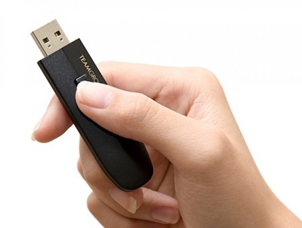 Team Group C186 TC186332GB01 USB 3.1 Flash 32GB, Crni