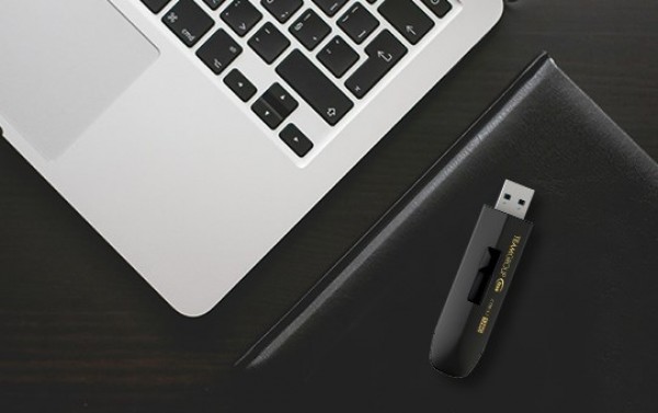 Team Group TC186364GB01 USB 3.1 Flash 64GB crni