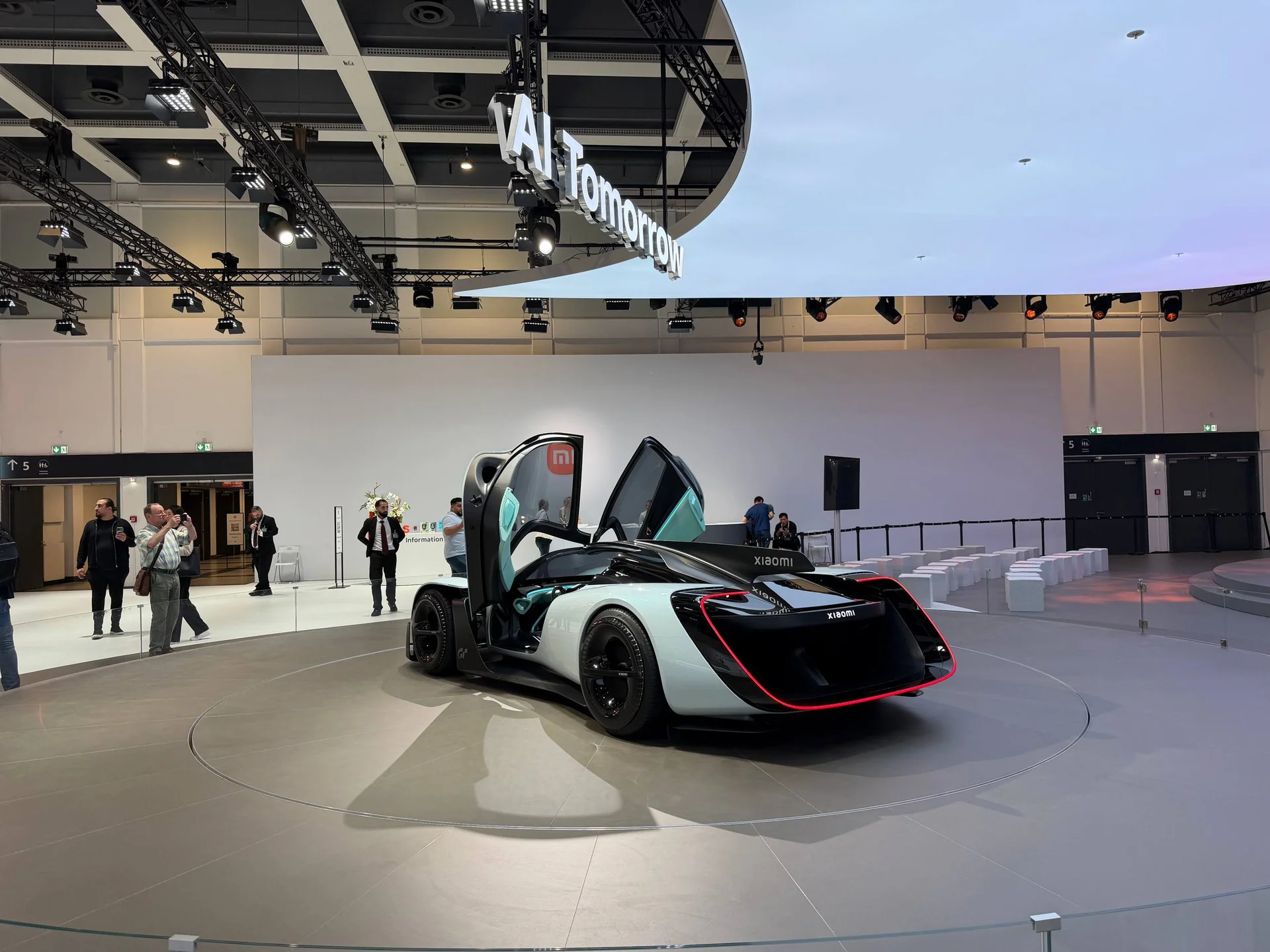 Model konceptualnog hiperautomobila Xiaomi Vision Gran Turismo u punoj veličini na sajmu IFA 2026